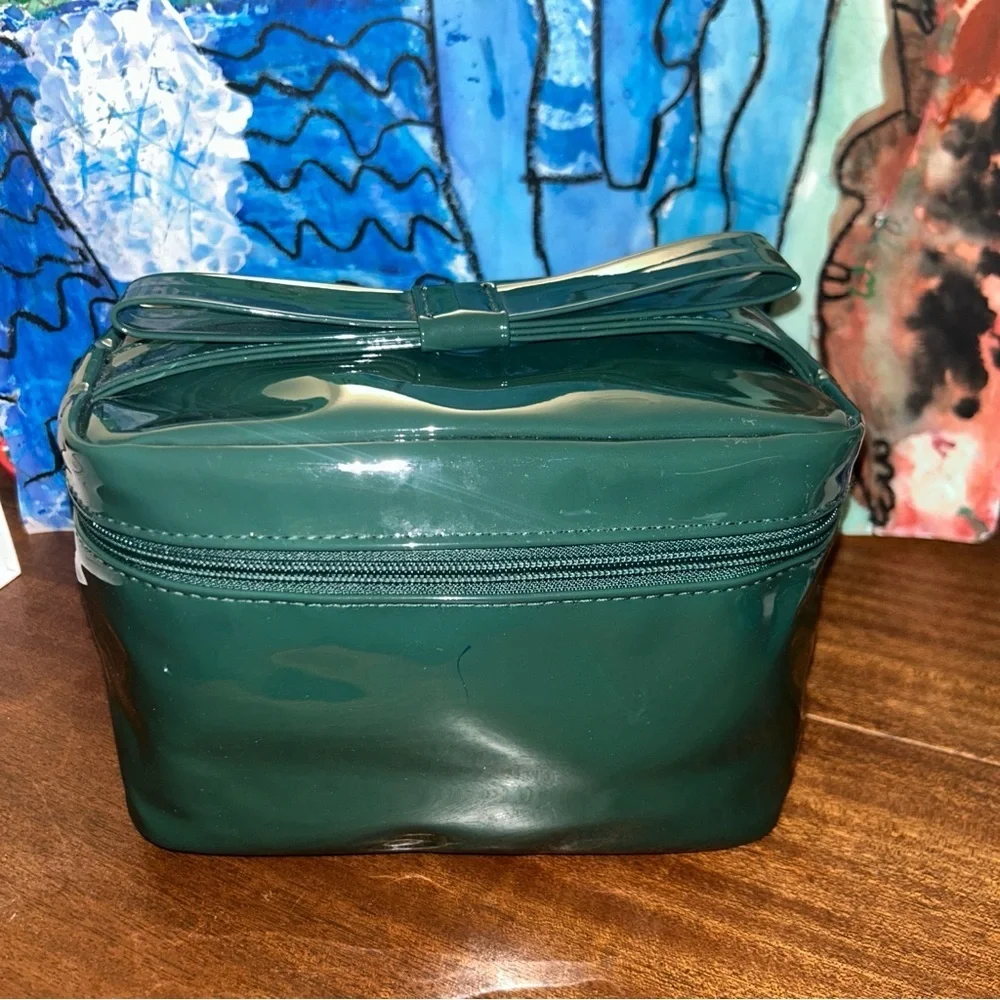 Elegant Green Women's Cosmetic Travel Bag